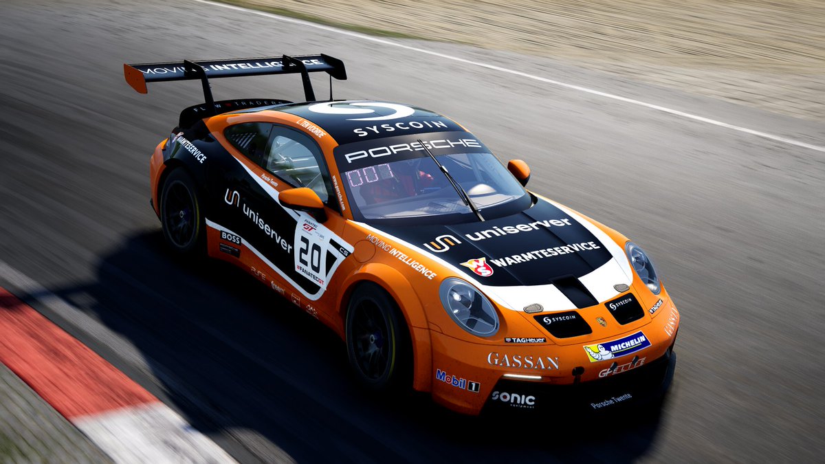 Tarde de evento especial  en LFM con la Porsche Cup  con 32 participantes, 10° en qualy y 7° en la carrera.Este coche tiene algo especial🤩