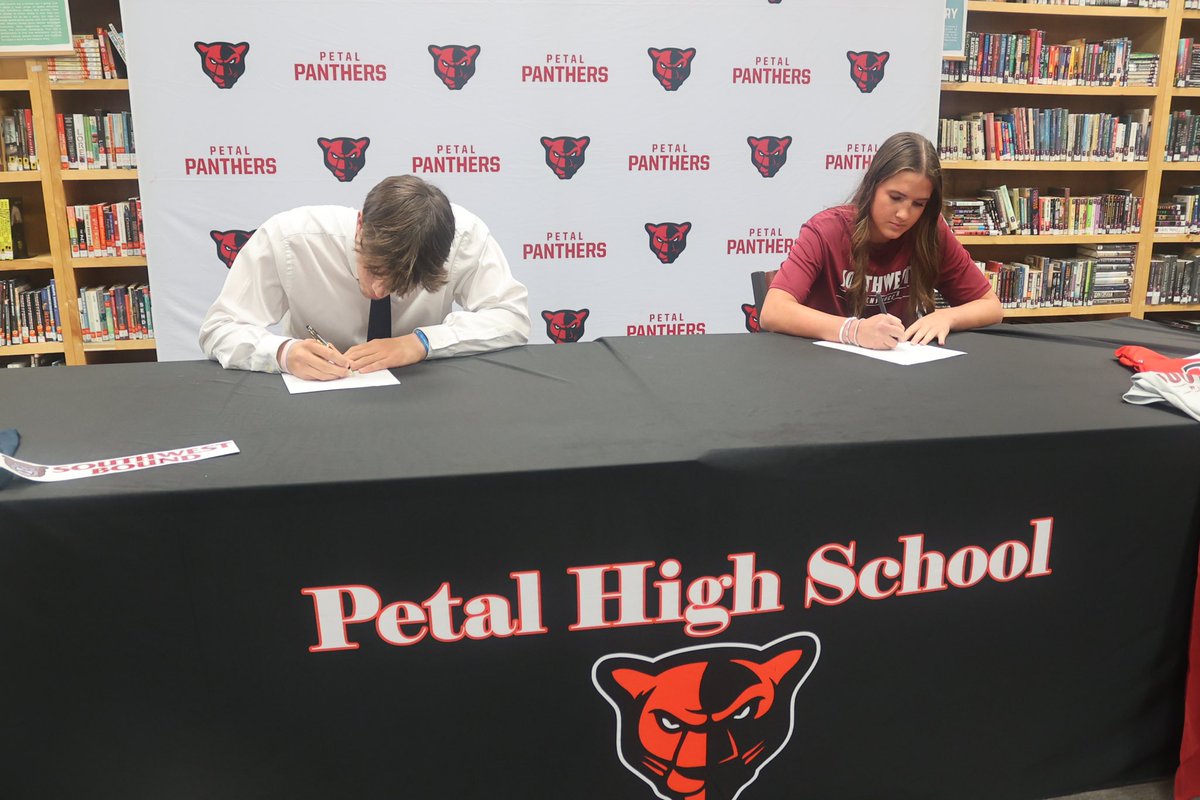 petalschools's tweet photo. 🖤❤️⚽️Congratulations to Petal High School seniors Miles Updegraff and Hailey Powell on signing Soccer scholarships with Southwest MS Community College! #PantherProud #WeArePetal https://t.co/iKuVf1X9yE