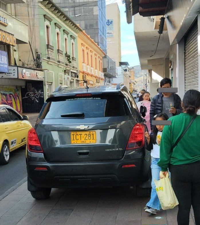 EvelynMuA's tweet photo. Peatonalicen los andenes
@PastoTransito @TransitoPasto https://t.co/KIjf4M79Sg