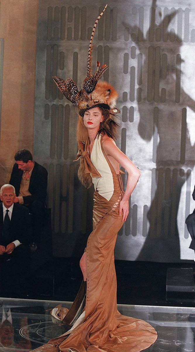 Christian Dior by ✨John Galliano✨ Fall/Winter 1999 Couture. 🪡