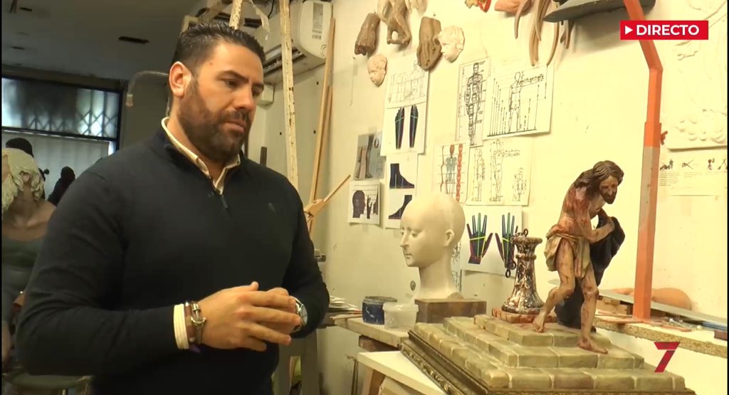 🟣 Estamos viendo el reportaje de la imagen que <a href="/MurcianoFer/">Escultor Fernando Murciano</a> está realizando para la <a href="/_SaludyPureza_/">Agrupación de Fieles Salud y Pureza</a> 

📺 ¡Pon <a href="/7TVSevilla/">7TV Sevilla</a>!