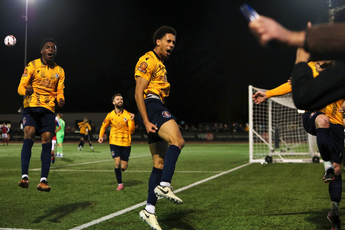 sloughtownfc's tweet photo. Leon celebrates his third goal of the season! 🙌

📷 George Beck

#OneSlough https://t.co/3jA6G75DXO