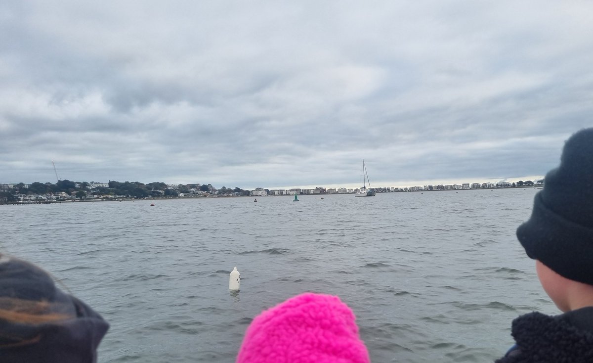Well done to some of our youngest ever PB1 students, they showed amazing skills and great maturity for safety considerations on the boat when taking their course recently.   Great work :-) 
#poole #pb1