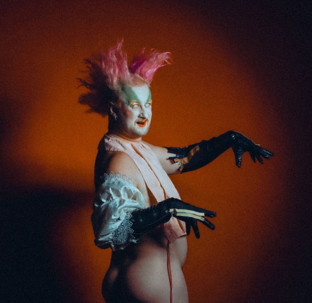 Hi! My third LP, respite ∞ levity for the nameless ghost in crisis, or r∞L4nGc is coming out February 21, with the first single out today on <a href="/rvngintl/">RVNG Intl.</a> ! lnk.to/rvngnl94 please watch listen and share to everyone ~ more coming soon ( photo by <a href="/guccikeychain/">archie</a> ) 🤍🫂👹🤡🫀🫵