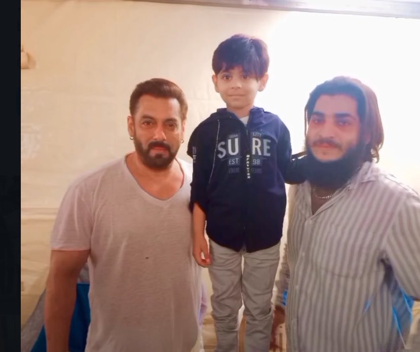 kundans0397993's tweet photo. Sikandar khan💪💪🍾 
Jai salman bhai🙌🧿❤️
#salmankhan #Sikandar #biggboss18 #colours #SKF #RohitShetty #singamagain #rohitshettycopuniverse #himeshreshammiyasongs #Atlee
Teammumbaifanclub
 #wardakhannadiadwala #armurugadas https://t.co/PS4HGlHgzx