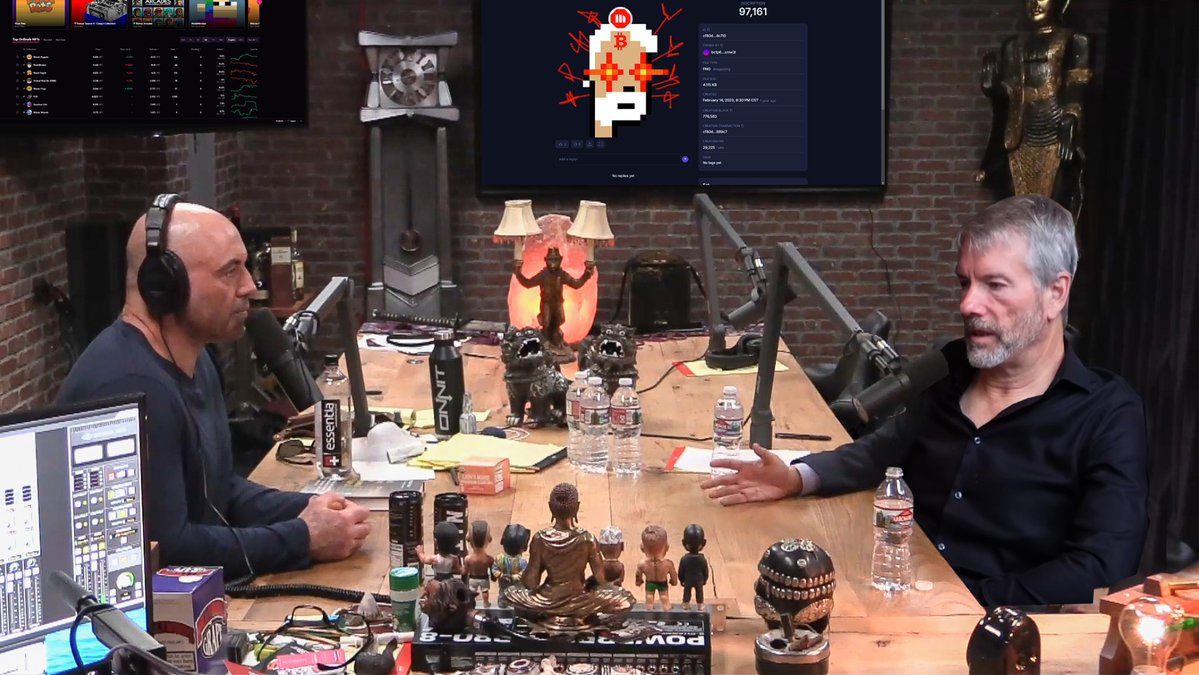 Marlonif's tweet photo. leaked: 
Michael Saylor flexing his @MetaversePunks_ to Joe Rogan.

"Ordinals are a revolution." -Michael Saylor https://t.co/qAxLTdkD8c