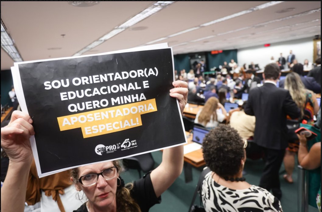 ORIENTADORES SÃO INCLUÍDOS NA APOSENTADORIA ESPECIAL

Vitória da educação! Aprovamos hoje na CCJC a PEC que inclui orientadores educacionais e outros profissionais que atuam nas áreas de administração, planejamento, inspeção e supervisão escolar na aposentadoria especial.