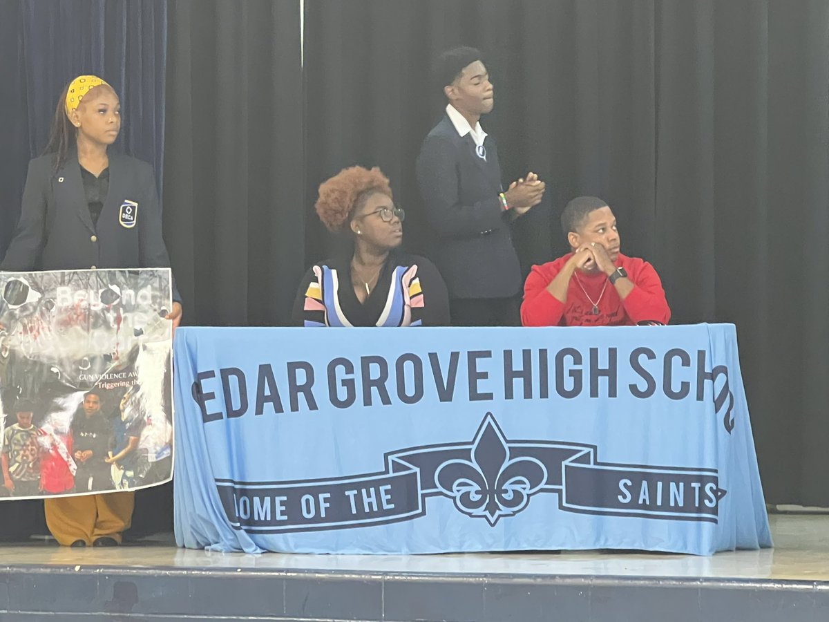 nataliebdcsd's tweet photo. Today I had the opportunity to attend a panel discussion, Beyond the Barrel, hosted by CGHS DECA. The panelists were great in sharing their experiences with gun violence and how we can all make a change for the better. @Dr_Douglas_CGHS https://t.co/8aYD1LWrs9