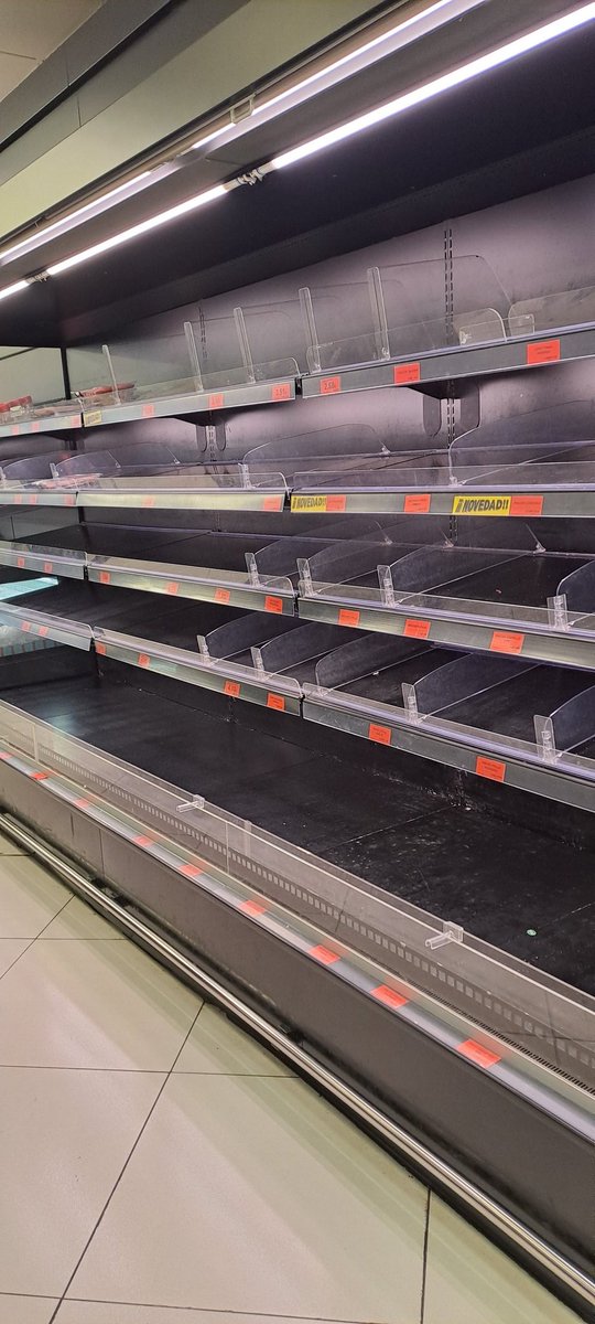 AbelPlata's tweet photo. Espero que los que han ido a arrasar con los supermercados como si fuera el fin del mundo, no sean los mismos que mañana se les antoje pedir comida a domicilio.
Un poquito de responsabilidad anda

 #DANA #Málaga Aviso Rojo https://t.co/Uq10H0KEJn