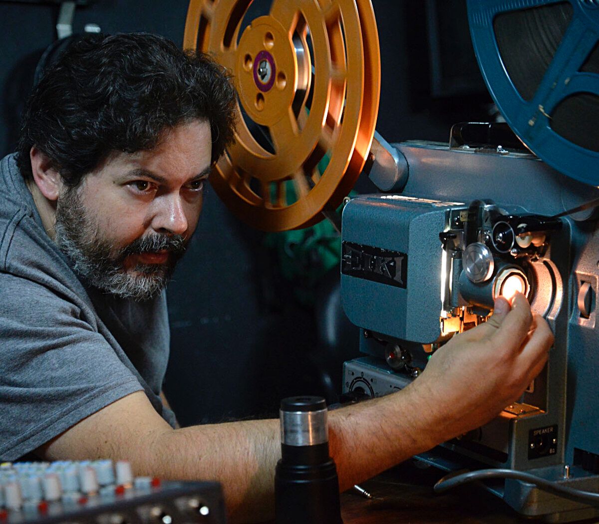 ¡Feliz cumple, Fer! Hoy celebramos el cumpleaños de Fernando Martín Peña, director de #MalbaCine, crítico, investigador, docente, fundador de la Filmoteca Buenos Aires y personaje central de la cinefilia argentina.
<a href="/FernandoMartnPe/">Fernando Martín Peña</a>