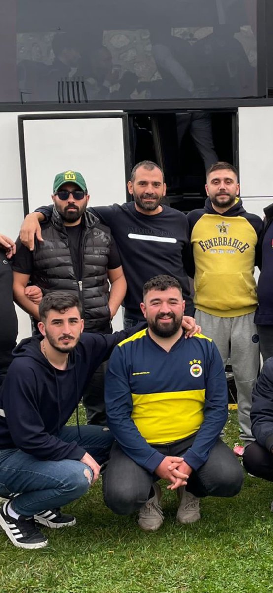 Ulan bu tribünden gencecik çocuk vefat etti. Bütün tribün grupları başsağlığı mesajı yayınladı. Ama siz varya siz <a href="/kfy96com/">KFY | Kalbinde Fenerbahçe’yi Yaşatanlar</a> ‼️
Kfy baskılı don atlet satışına bile 40 tane twit atarsınız ama baş sağlığı dilemezsiniz. Allah büyük!