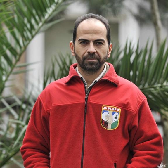 👉Nasuh Mahruki’yi gözaltına almak için evine polis göndermişler! 
👉Nasuh Mahruki: "YSK ile ilgili paylaşımım nedeniyle bu gözaltı girişiminin yaşandığını düşünüyorum.
👉YSK'ye güvenmiyorum ve sahtekârlıkla, manipülasyonla seçimi iktidara kazandırmak için son bir girişimde