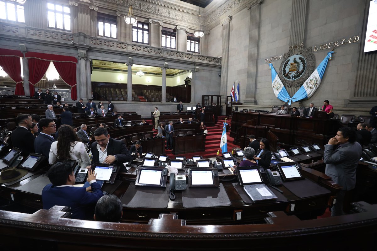 El Primer Vicepresidente Darwin Lucas <a href="/Darwinlucasp/">Darwin Lucas</a> e integrantes de Junta Directiva dan inicio a la 49ª #SesiónOrdinaria del Segundo Período 2024-2025.

¡Juntos haciendo un #CongresoDiferente!

🏦#XLegislatura
🔎#TransparenciaLegislativa