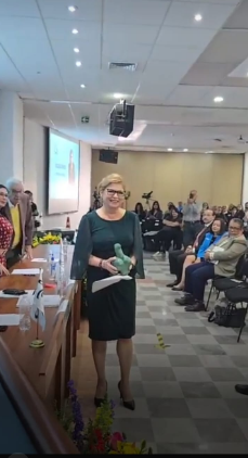 radioformulason's tweet image. 🎉 ¡Grande @SoledadDurazo ! 🎉 Nuestra compañera de @radioformulason ha recibido el Premio Nacional de Periodismo por Trayectoria, otorgado por el Consejo Ciudadano del Premio Nacional de Periodismo desde la UAM en #CDMX 🏆. ¡Más de 30 años al servicio de las audiencias! 📻👩‍💼