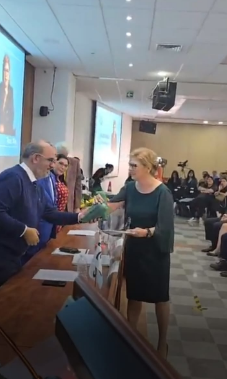 radioformulason's tweet image. 🎉 ¡Grande @SoledadDurazo ! 🎉 Nuestra compañera de @radioformulason ha recibido el Premio Nacional de Periodismo por Trayectoria, otorgado por el Consejo Ciudadano del Premio Nacional de Periodismo desde la UAM en #CDMX 🏆. ¡Más de 30 años al servicio de las audiencias! 📻👩‍💼