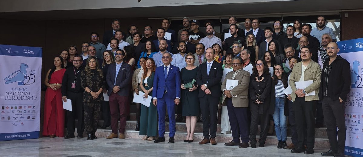 radioformulason's tweet image. 🎉 ¡Grande @SoledadDurazo ! 🎉 Nuestra compañera de @radioformulason ha recibido el Premio Nacional de Periodismo por Trayectoria, otorgado por el Consejo Ciudadano del Premio Nacional de Periodismo desde la UAM en #CDMX 🏆. ¡Más de 30 años al servicio de las audiencias! 📻👩‍💼