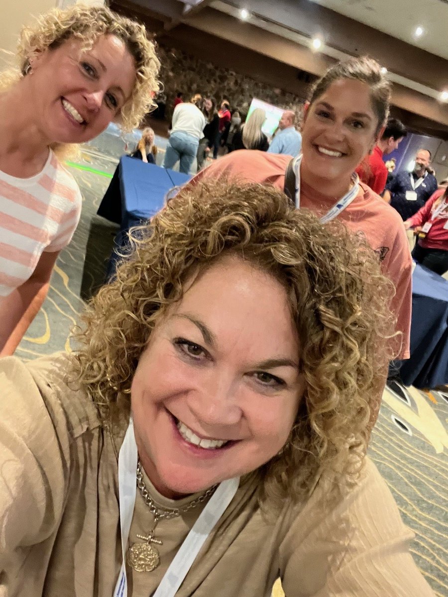 MOSLFoundation's tweet image. We’re still smiling from all the amazing memories made at @MoASFAP 2024! It was such a great opportunity to connect with our financial aid colleagues and friends, share insights during our panel on best practices for utilizing our programs, and enjoy lots of fun moments together.