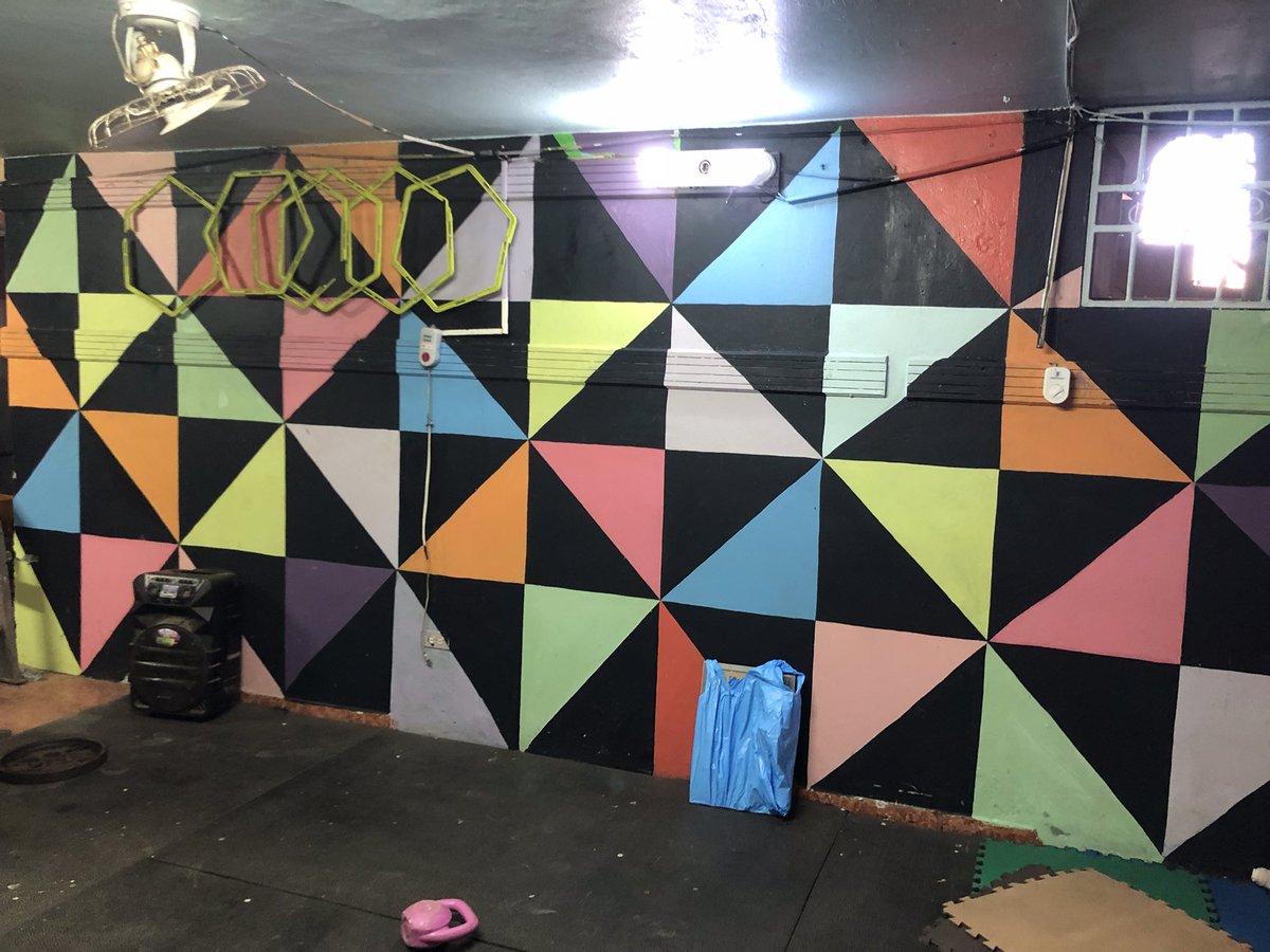 FrandeeSpark's tweet photo. Wall painting
Champin, vertieres 
Frandee Spark &amp; Kessy https://t.co/E75EcTXl7E