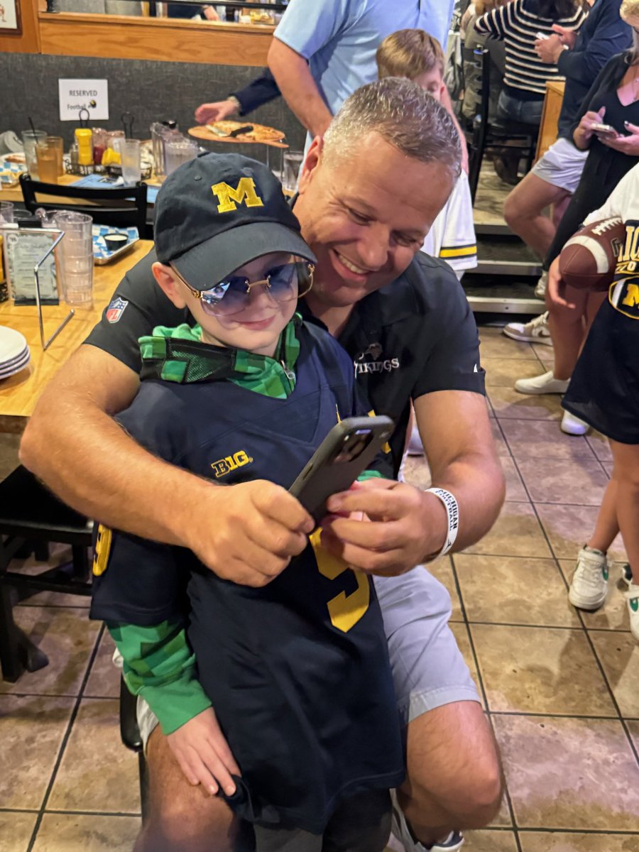 Lachman_1's tweet photo. 🫶🏻💛💙 #Go Blue https://t.co/OrpidKc6h4