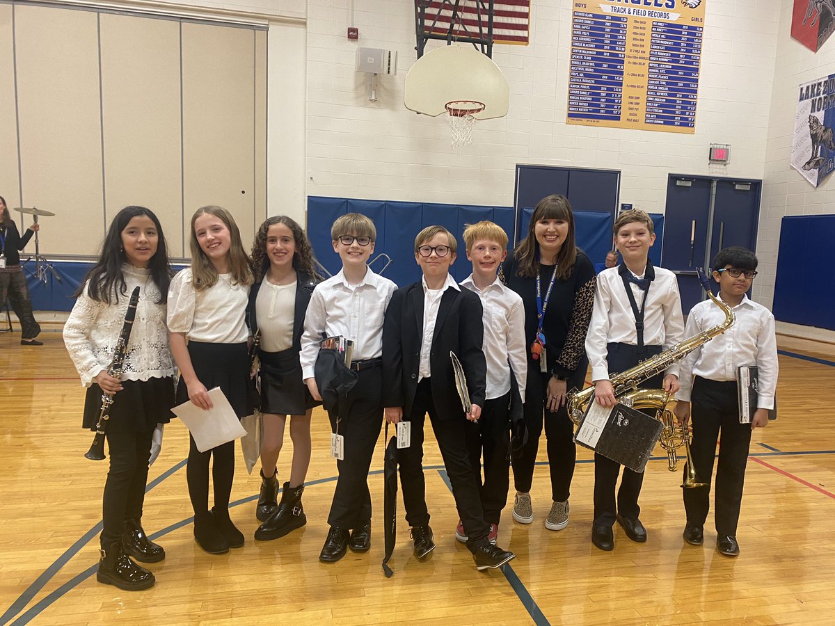 MsPetersen5th's tweet photo. I’m so proud of EN’s 5th Grade Band on their performance tonight at their first band concert of the school year! They ENgaged in making great music together! 🎶🎺🥁@ElemNorthD73 @ENMusicRocks #bettertogether #commitmENt https://t.co/IF6kb08grM