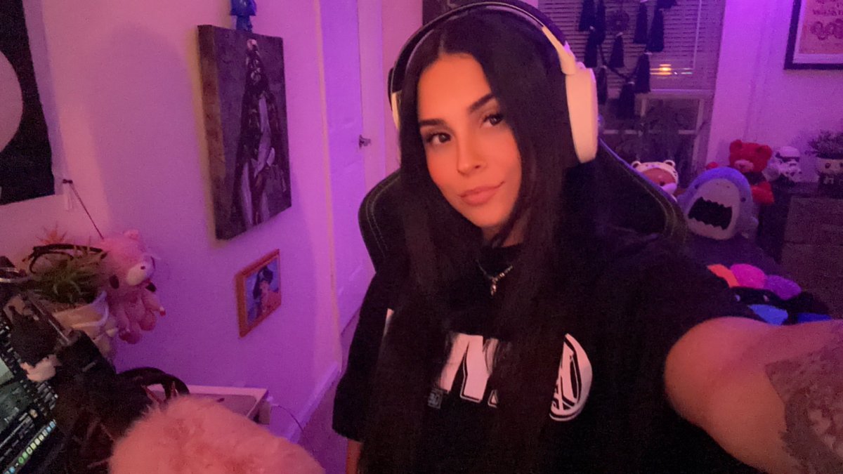 ❤️LIVE

We are back!! Warzone and DBD 2v8

twitch.com/kingkathytv