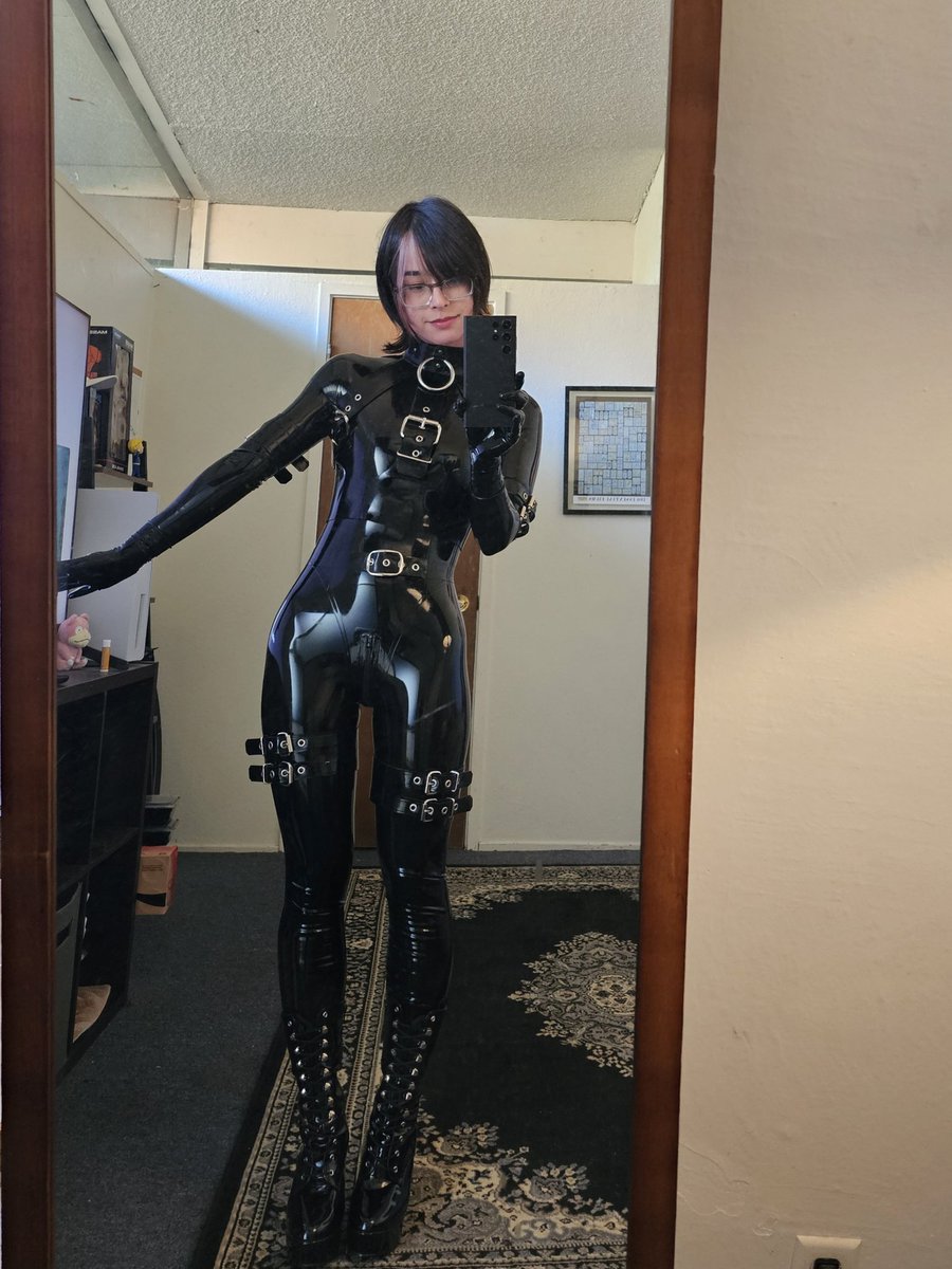lilbathory's tweet photo. My first neck entry suit!! https://t.co/90m2Hy6SFH