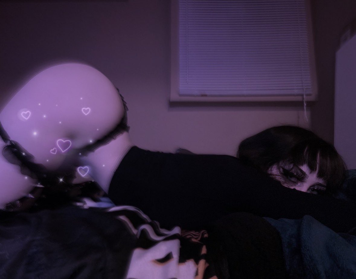 ㅤㅤ

ㅤㅤSorry, I don't have time to say your favorite naughty words at the moment. Please accept this treat in return   ───   💜  ...  ⊹ ˎ˗ 

ㅤㅤ