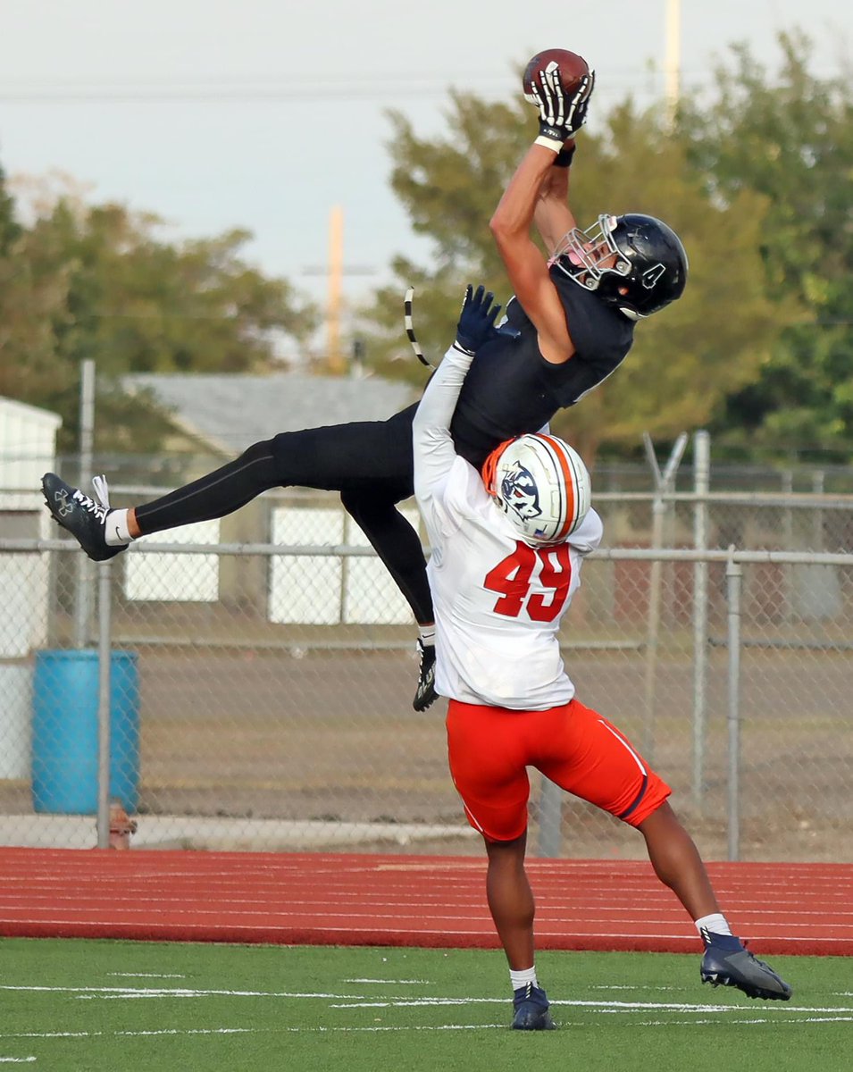 thednunez's tweet image. Final JuCo Highlights‼️
6’1” 190 WR
PLAYMAKER
DEC GRAD
hudl.com/v/2QDSy6
@nmmibroncos @osoukup @CoachNellyV @Coach_Roth_ @JUCOFFrenzy @JuCoFootballACE