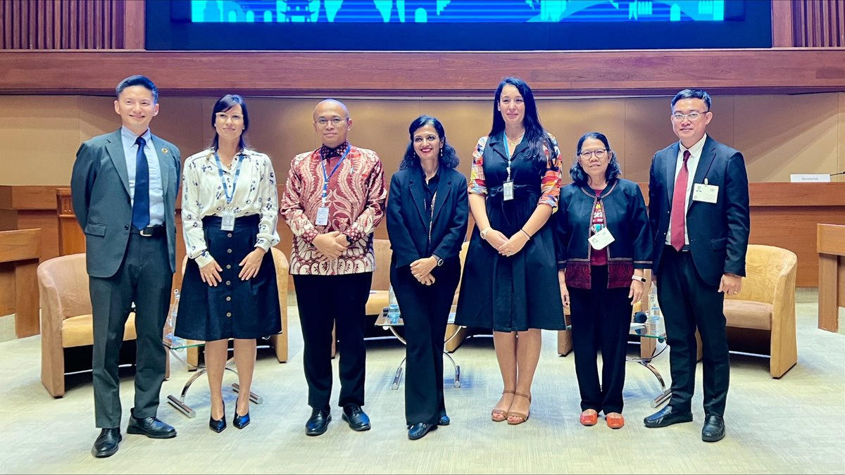 IOMAsiaPacific's tweet photo. On behalf of the Asia-Pacific @UNMigNetwork, IOM Regional Director @iori_IOM closed a panel on Decent Work and Economic Growth at the 8th South East Asia Multi-Stakeholder Forum, urging a commitment to make migration an opportunity for development. 
#2030Agenda https://t.co/cC8HOKvJ0y