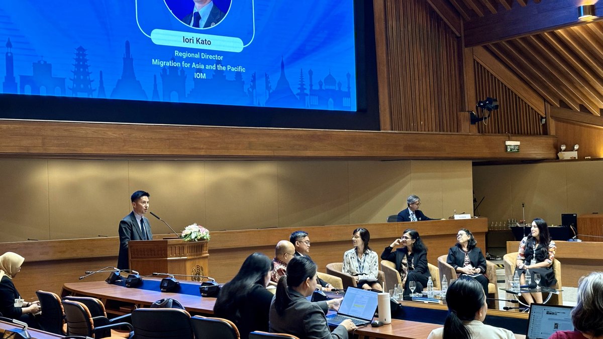 IOMAsiaPacific's tweet photo. On behalf of the Asia-Pacific @UNMigNetwork, IOM Regional Director @iori_IOM closed a panel on Decent Work and Economic Growth at the 8th South East Asia Multi-Stakeholder Forum, urging a commitment to make migration an opportunity for development. 
#2030Agenda https://t.co/cC8HOKvJ0y
