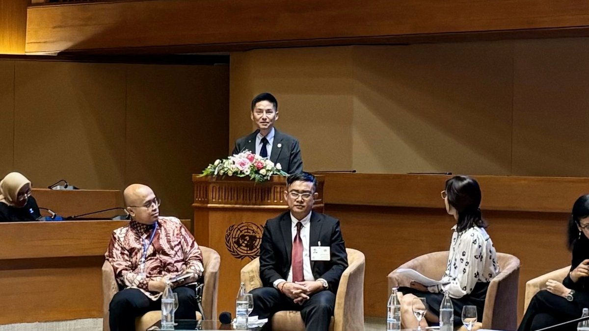 IOMAsiaPacific's tweet photo. On behalf of the Asia-Pacific @UNMigNetwork, IOM Regional Director @iori_IOM closed a panel on Decent Work and Economic Growth at the 8th South East Asia Multi-Stakeholder Forum, urging a commitment to make migration an opportunity for development. 
#2030Agenda https://t.co/cC8HOKvJ0y