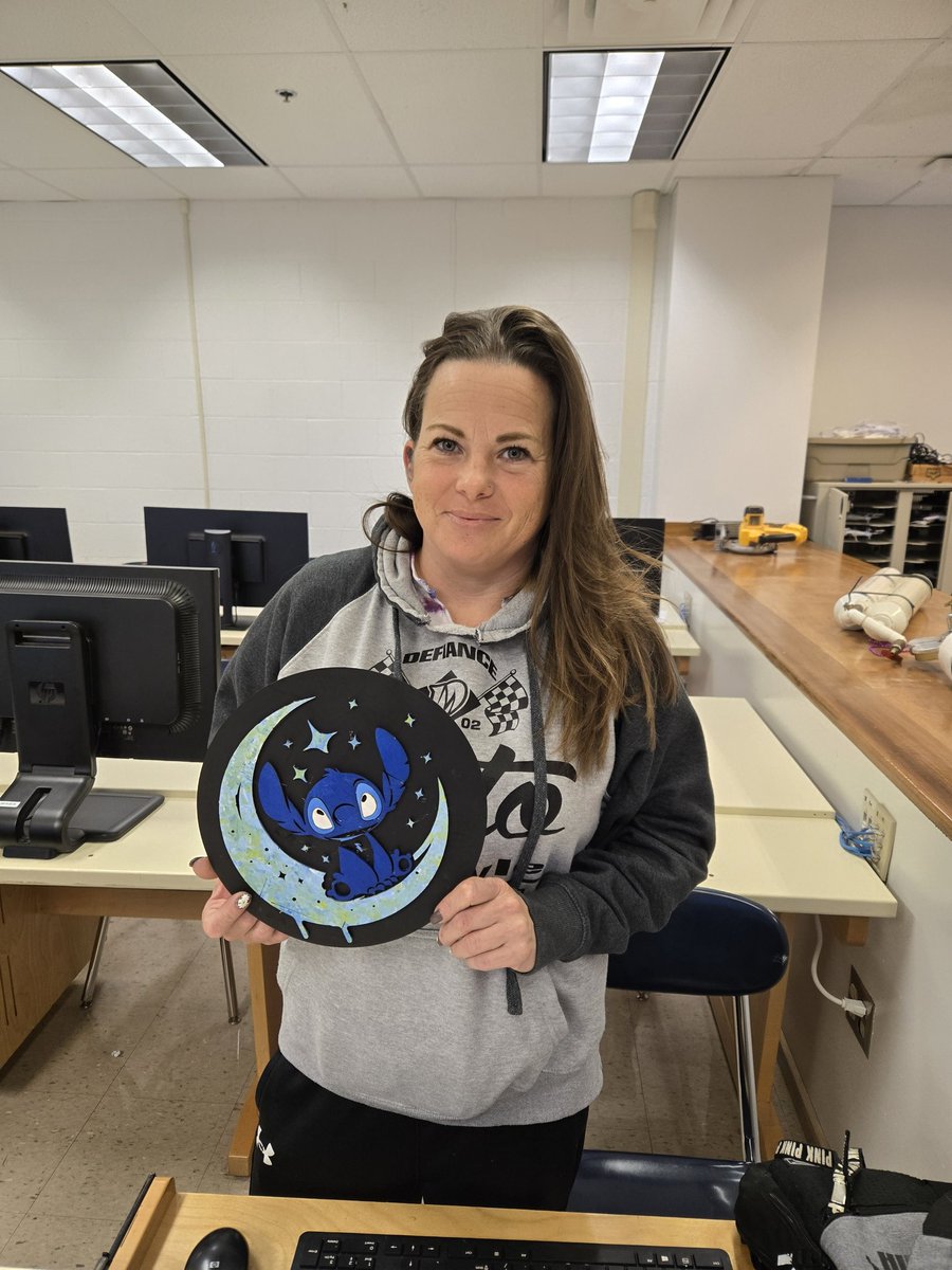 Prentice_Fablab's tweet image. Another evening course finished at Trinity High School! This week adults finished up their &quot;lasercut decorative sign&quot; projects, along with designing V-carved wood patterns on our CNC.
#CTETHSAdultClasses #FabLab #lasercutting #makered @TRINITY_MLUCAS