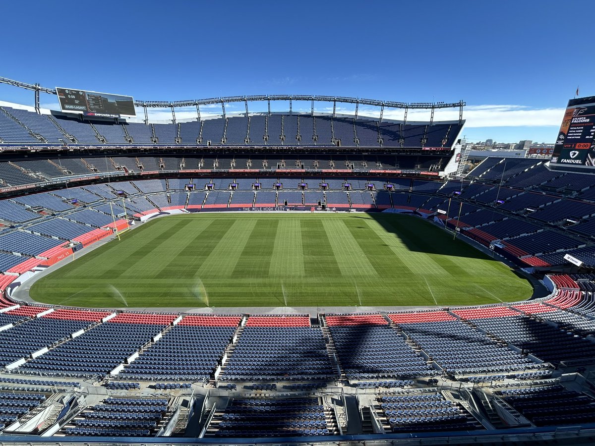 ChrisH5280's tweet image. The fruits of our labor! 2 weeks from the last roll of sod going down. Little paint the next couple of days and will be ready for you #BroncosCountry . #Gameweek @GreenValleyTurf