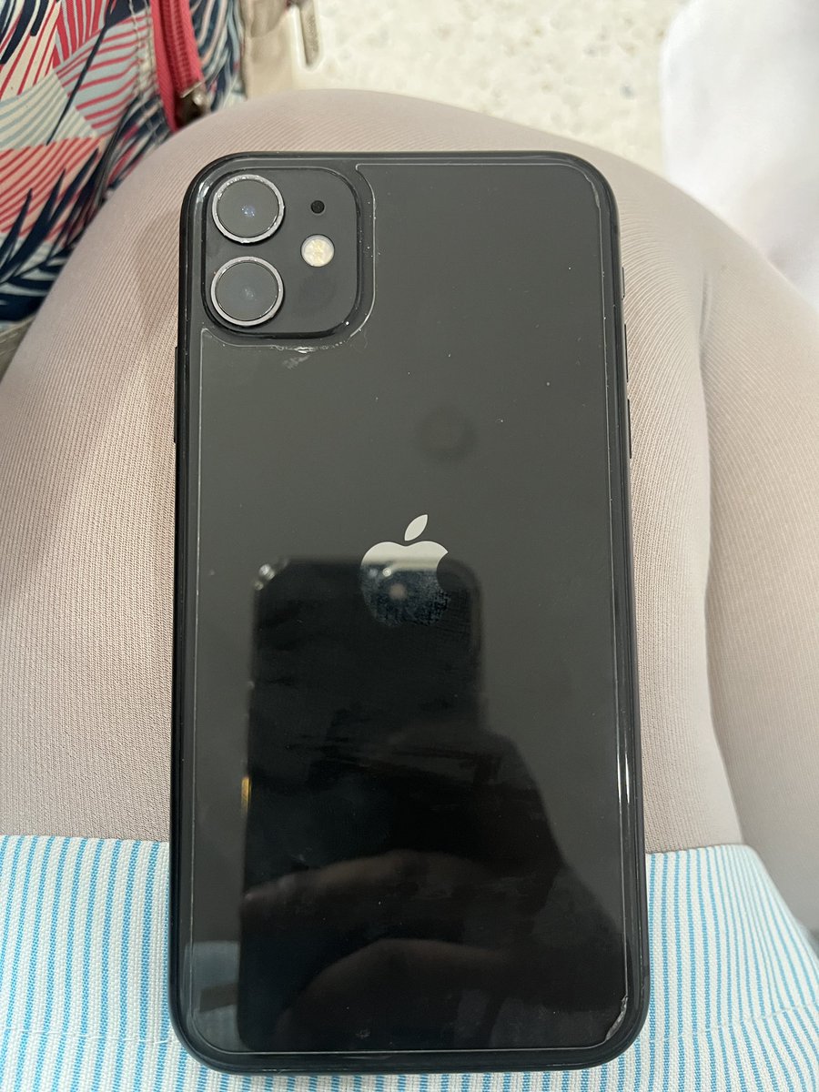 _heendot's tweet photo. wts lfb ph iphone 

iphone 11 (white) Php 18,000  

— 128 gb
— 85% bh
— negotiable 
— no issue 
— original &amp; no history of repair
— tempered scratches only

rfs: will upgrade https://t.co/RjvjheDVgp