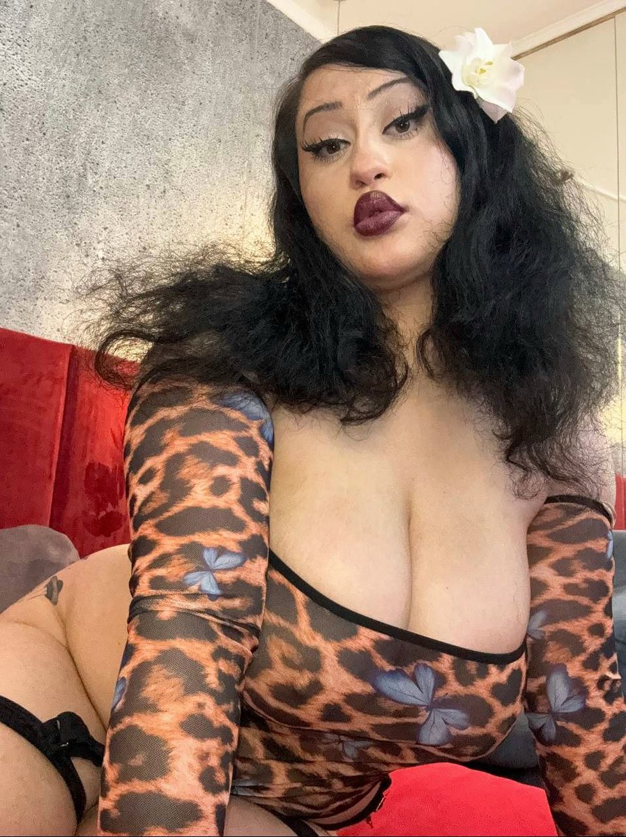 beamayer_real's tweet photo. All I've got is innocence 

#busty #thick #bigboobs https://t.co/HachA1A3PZ