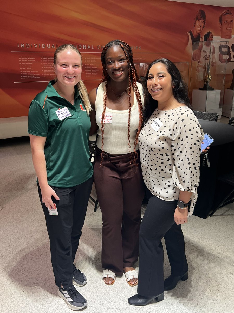 UM_SADV's tweet photo. Pre-Health Networking Event with @MiamiHurricanes &amp; UM’s Pre-Health Sorority Kappa Gamma Delta. #buildingleaders https://t.co/zKXRx1n0AM