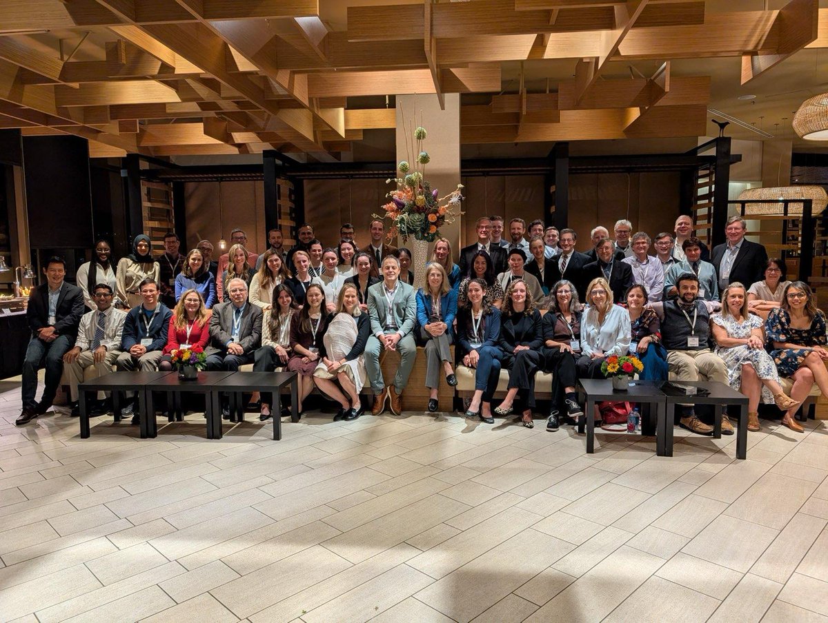 ElizabethBarko1's tweet image. Long lasting relationships forged over the years - @BostonChildrens neurology &amp;amp; NDD alumni reception at the #CNSAM! @BCHNeuroRes #NDD #childneurology