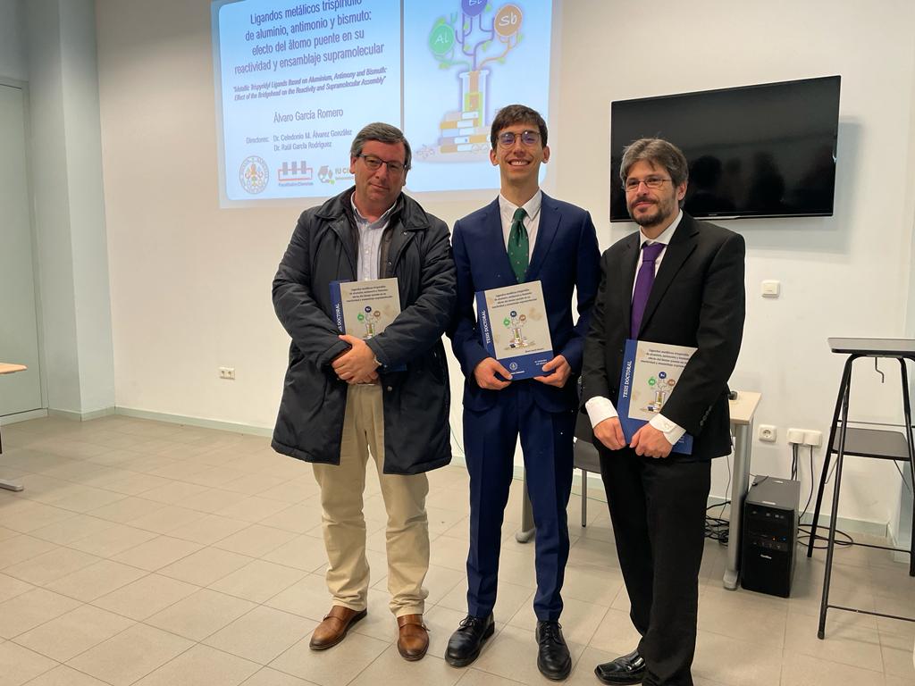 Álvaro García-Romero (@algarciaromero) on Twitter photo Very honored and grateful to receive the "Extraordinary PhD Award" from the University of Valladolid <a href="/UVa_es/">Gabinete de Comunicación Universidad de Valladolid</a>. Huge thanks to my supervisors, Raúl García-Rodríguez and <a href="/CeledonioAlvare/">Celedonio Alvarez</a>, for their support throughout my PhD journey, both personally and professionally. Very honored and grateful to receive the "Extraordinary PhD Award" from the University of Valladolid <a href="/UVa_es/">Gabinete de Comunicación Universidad de Valladolid</a>. Huge thanks to my supervisors, Raúl García-Rodríguez and <a href="/CeledonioAlvare/">Celedonio Alvarez</a>, for their support throughout my PhD journey, both personally and professionally.