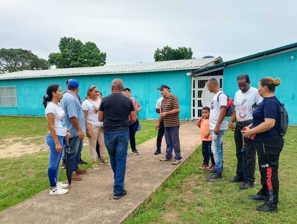 MisinRobinson's tweet photo. Hoy Misión Robinson presente en la asamblea de confirmación de los circuitos en la Parroquia Imataca Municipio Casacoima representado por el coordinador Municipal Diomel Alcala la cual fue suspendida por falta de asistencia https://t.co/XhPxf1k2vJ