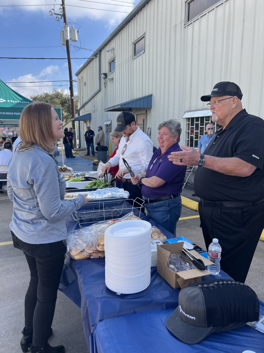 HuntonServices's tweet photo. Yesterday we celebrated Veterans Day with a classic American Cookout, burgers and dogs! To all of the Veterans in and outside of Hunton, thank you for your service! #VeteransDay #HuntonProud https://t.co/nNwC9xk2HX