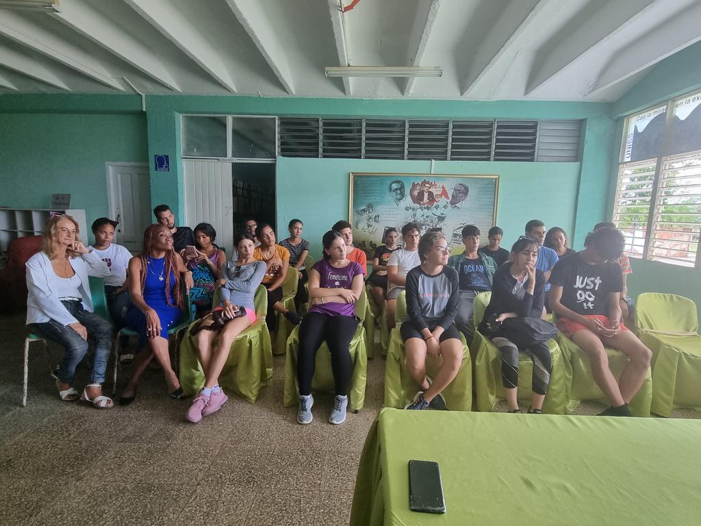 UnissJMarti's tweet photo. Entre presentaciones de libros, lectura de textos, canciones y poemas, transcurrió la tarde de la primera jornada del Festival Universitario del Libro y la Lectura en nuestra institución.

#UniversidadCubana
@CubaMES @Edelvy5 @FeuCuba https://t.co/3wDknzXkhw