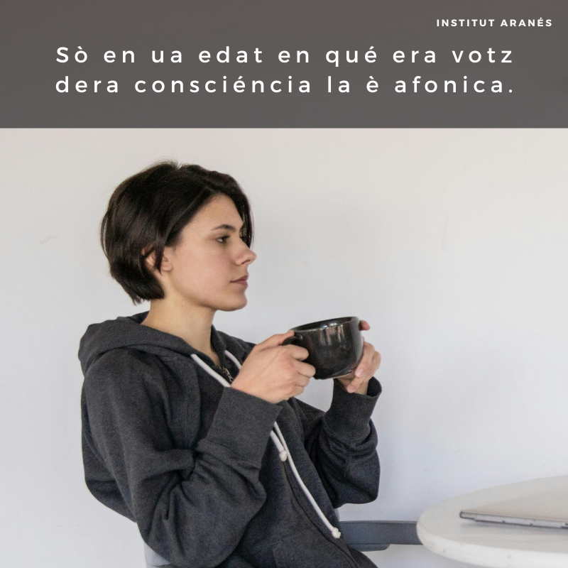 Sò en ua edat en qué era votz dera consciéncia la è afonica.
---
ca. Estic en una edat en què la veu de la consciència la tinc afònica.

#clubaranes #institutaranes #aranes