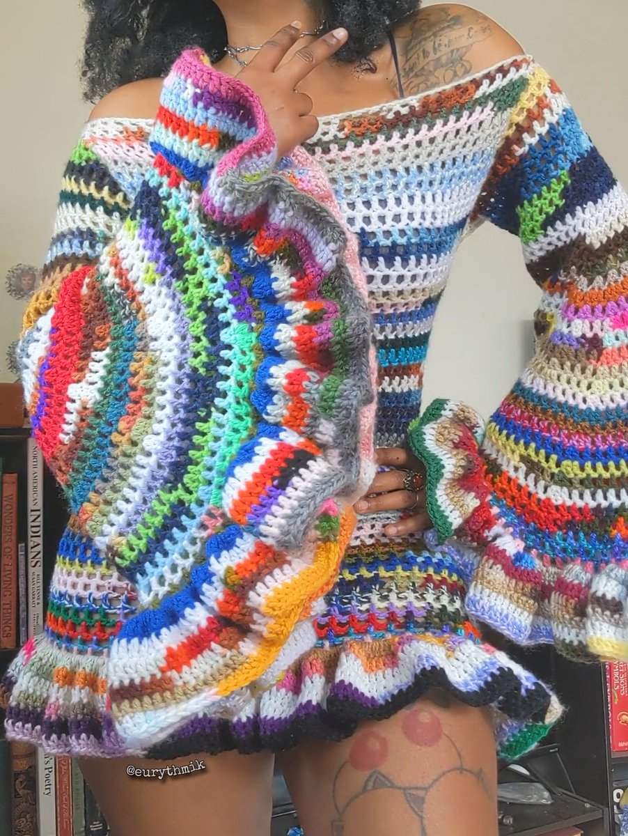 Dress so colorful it's like an optical illusion 
❤️🤍🖤💛💜🩷🧡💚💙🩵