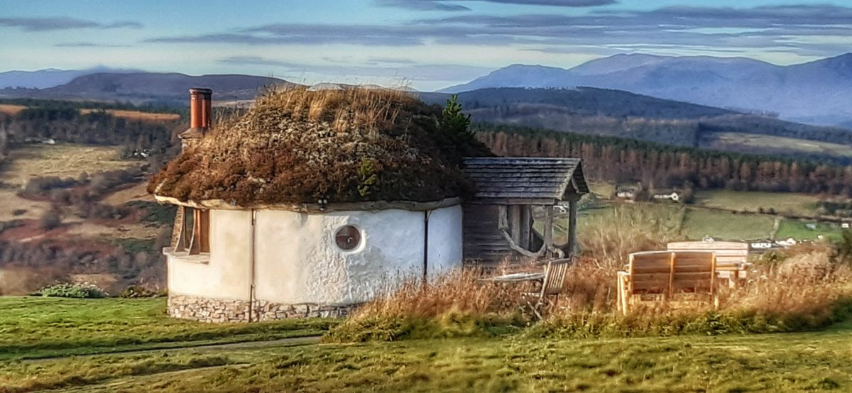 kittyjmac's tweet image. Beautiful to be able to respond to the last minute opportunity to take up a place on a writing retreat at @moniackmhor with the outstandingly generous, gracious & brilliant poet tutors @hannahlowepoet & @BlueBirdTail All, in this great insistence of light!
