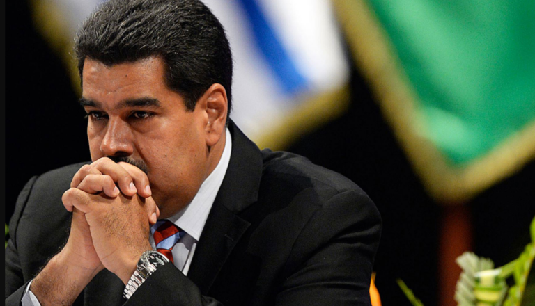 patriciajaniot's tweet photo. Cuando uno piensa en el fraude de Nicolás Maduro sólo puede pensar en desesperanza para #Venezuela. Pero cuando hablé con @MariaCorinaYA me encontré con una Venezuela fuerte y en pie de lucha. Aquí nada está perdido. En mi blog les hago un repaso por esa conversación que tuve con ella en mi programa. No olviden dejar sus comentarios. https://t.co/CvbNZ0BVDF  🔗
