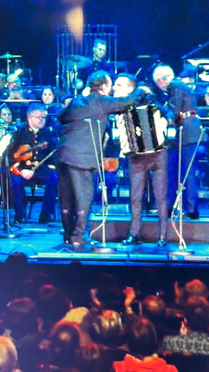 marc voinchet (@mvoinchet) on Twitter photo <a href="/FelicienBrut/">Félicien Brut</a> <a href="/FranceTV/">France tv</a> <a href="/francemusique/">France Musique</a> <a href="/radiofrance/">Radio France</a> <a href="/guilhemricavy/">Guilhem RICAVY</a> <a href="/Var_Matin/">Var-matin</a> Et là, « Vie, violence » avec le grand Galliano en hommage à Nougaro ! Quelle émotion ! Splendide ! Et qui résonne tant ! C’était magnifique ! Merci <a href="/FelicienBrut/">Félicien Brut</a> et à l’orchestre symphonique de la <a href="/GardeRepFR/">Garde républicaine</a> 🙏😌🪗 <a href="/FelicienBrut/">Félicien Brut</a> <a href="/FranceTV/">France tv</a> <a href="/francemusique/">France Musique</a> <a href="/radiofrance/">Radio France</a> <a href="/guilhemricavy/">Guilhem RICAVY</a> <a href="/Var_Matin/">Var-matin</a> Et là, « Vie, violence » avec le grand Galliano en hommage à Nougaro ! Quelle émotion ! Splendide ! Et qui résonne tant ! C’était magnifique ! Merci <a href="/FelicienBrut/">Félicien Brut</a> et à l’orchestre symphonique de la <a href="/GardeRepFR/">Garde républicaine</a> 🙏😌🪗