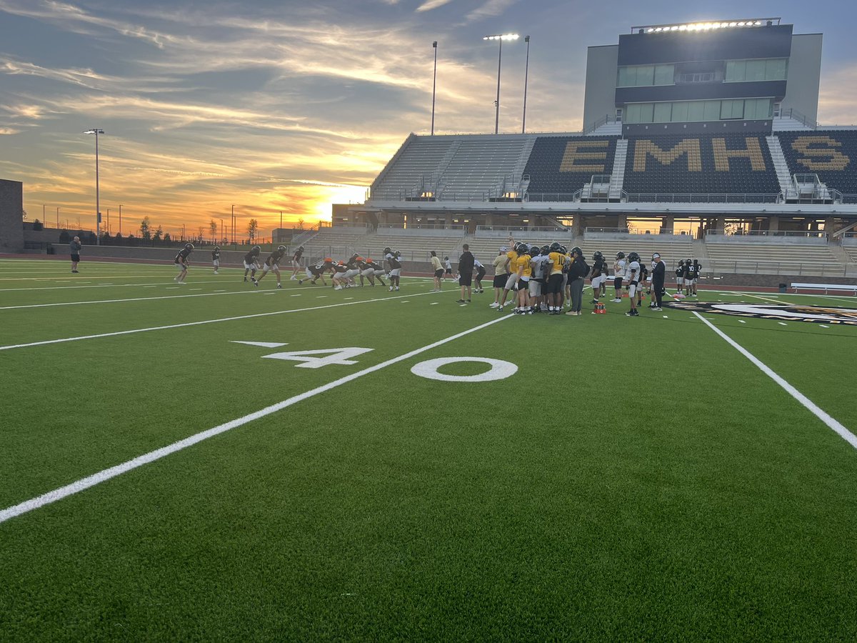 Playoff practices are always special.  Beautiful evening to spend with <a href="/EMHS_KNIGHTFB/">Eagle Mountain Football</a> #ArmorUp <a href="/emsisdathletics/">EMS ISD Athletics</a> <a href="/EagleMountainHS/">Eagle Mountain High School, EMS ISD</a>