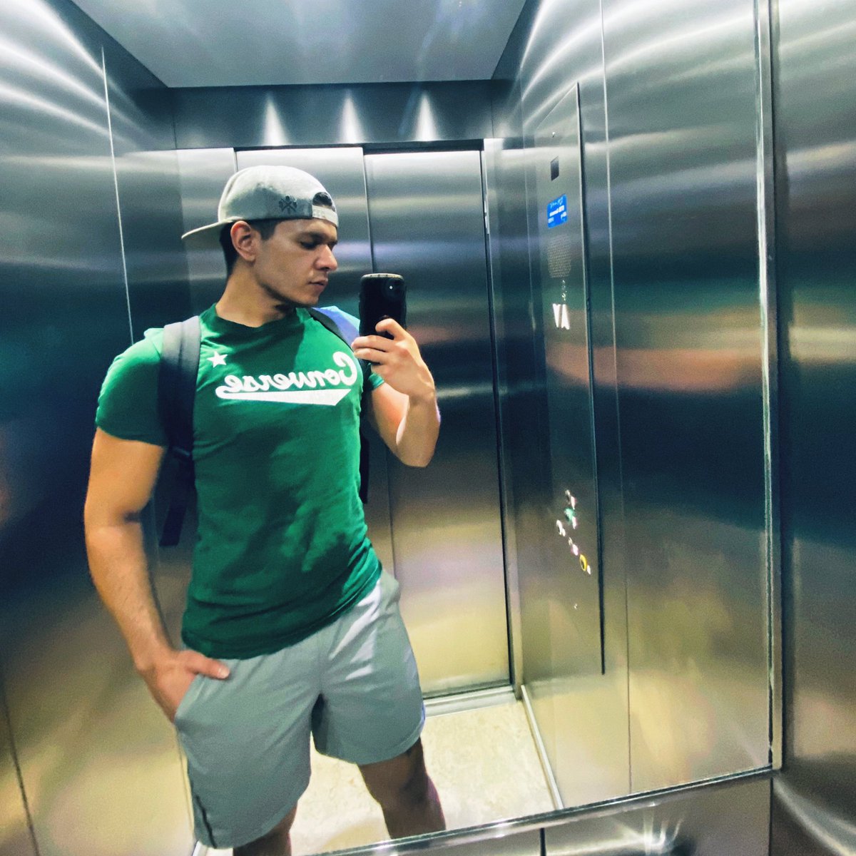 LmJerry1995's tweet photo. 💚🩶 https://t.co/q9DbZiAGW0