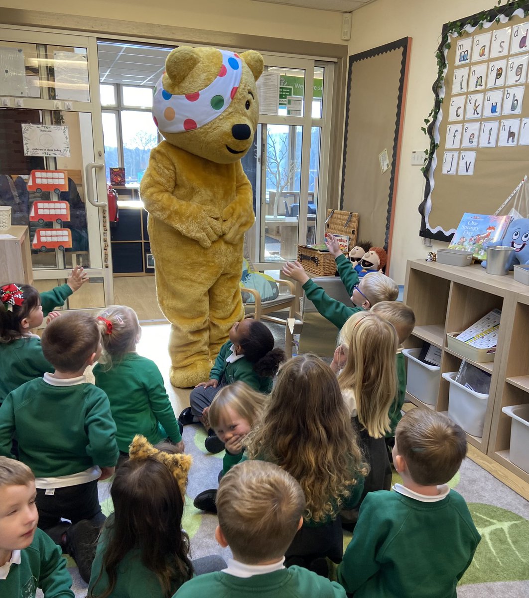 Today we had a very special bear visit us. Thank you #PudseyBear for making time for us. Looking forward to <a href="/BBCCiN/">BBC Children in Need</a> on Friday. <a href="/StMarysCIW/">St Mary's Church in Wales Primary School, Brynmawr</a>