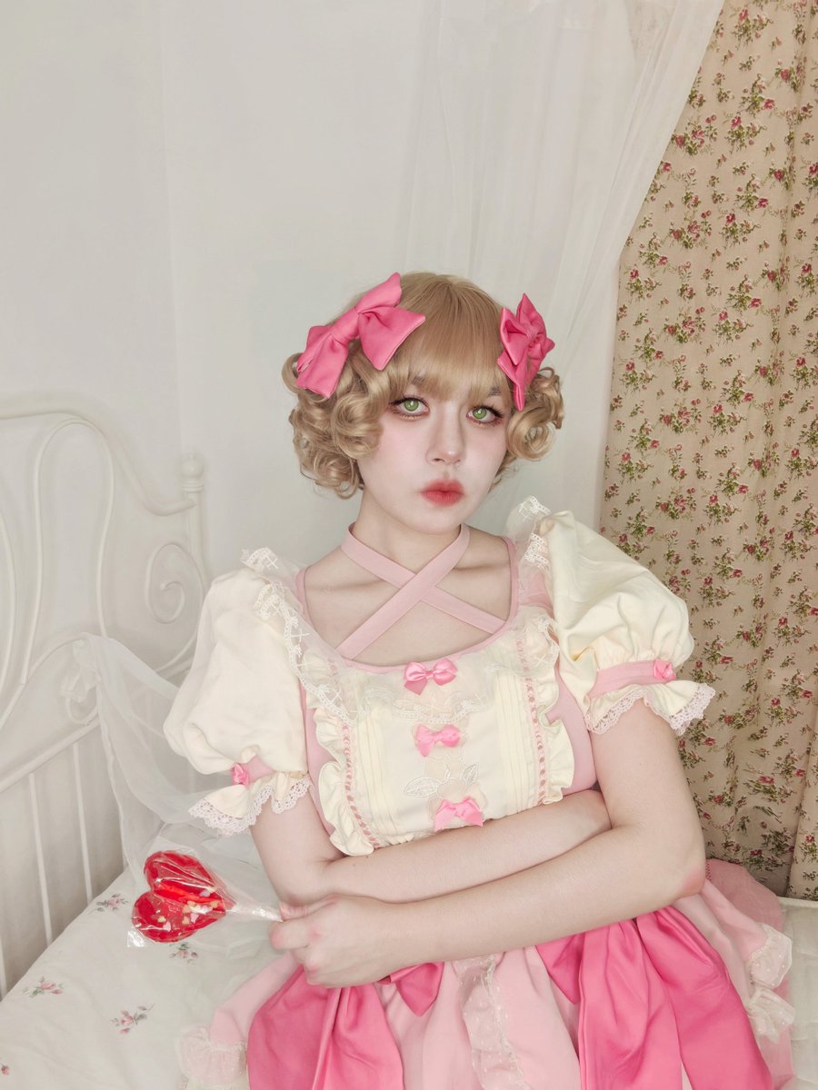 nondepreloise's tweet photo. Fleta?🎀

I love their games and I'll die of depression if they don't release more...here's a take on my favorite girl from "pocket mirror goldener traum"🪞🍭

@AstralShiftPro
#pocketmirrorgoldenertraum
#astralshiftpro
#PMGT #LGTS https://t.co/J2mYdYNe59